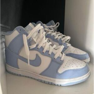 Women’s Nike Dunk High Size 7